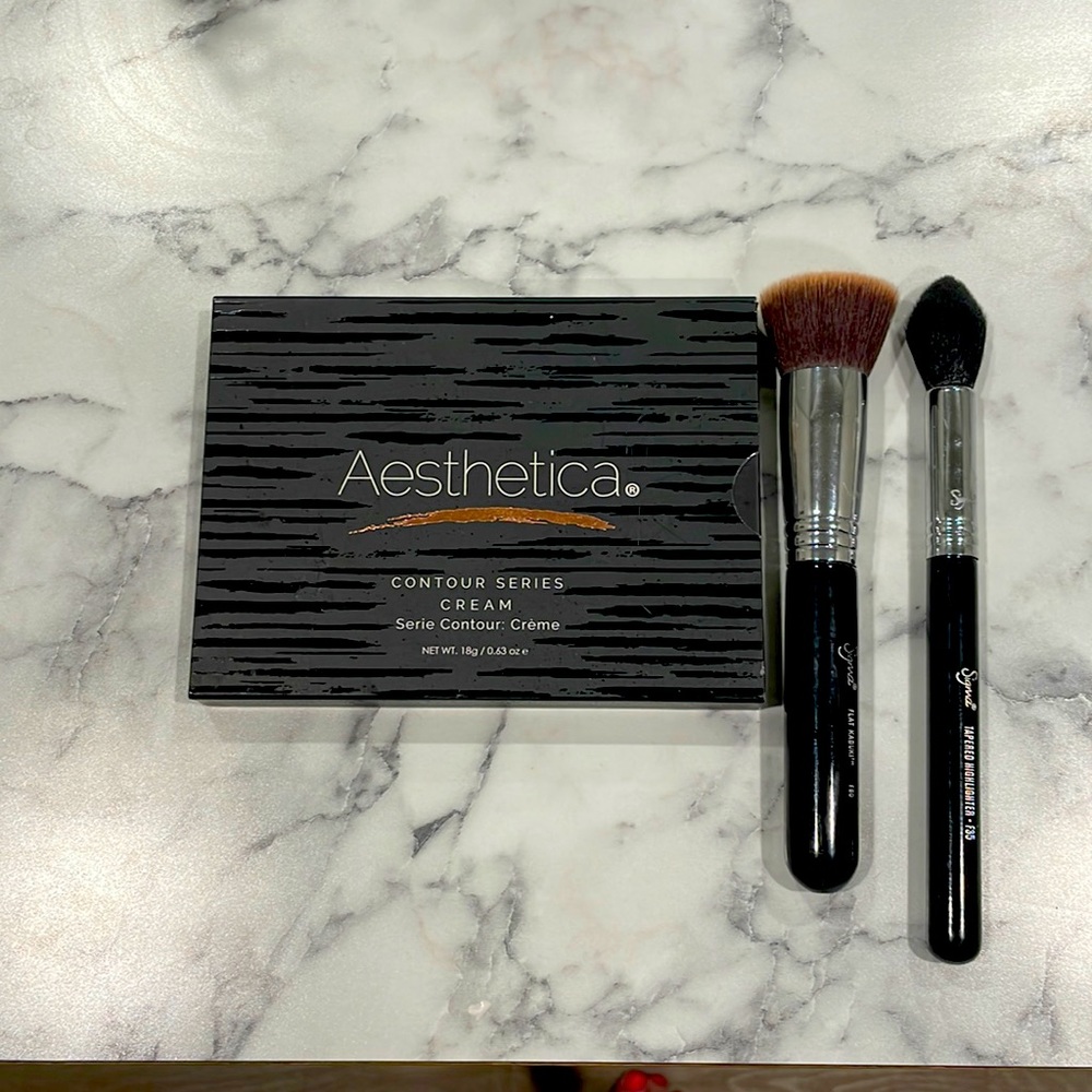 Brand new Aesthetica contour makeup kit